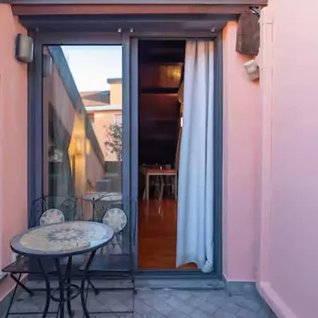 Attico Nel Quartiere Tricolore A 10 Minuti Dal Duomo Apartmán *